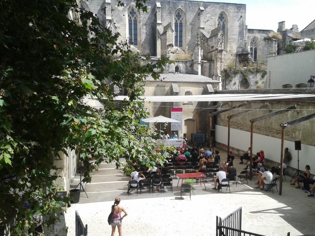 Arles Forum - Les Penitents Bleus Kültér fotó